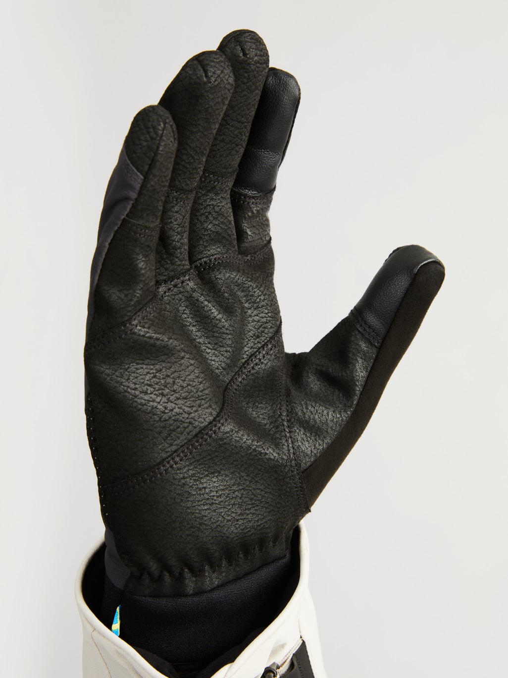 Image 3 for product Galar Gloves Unisex