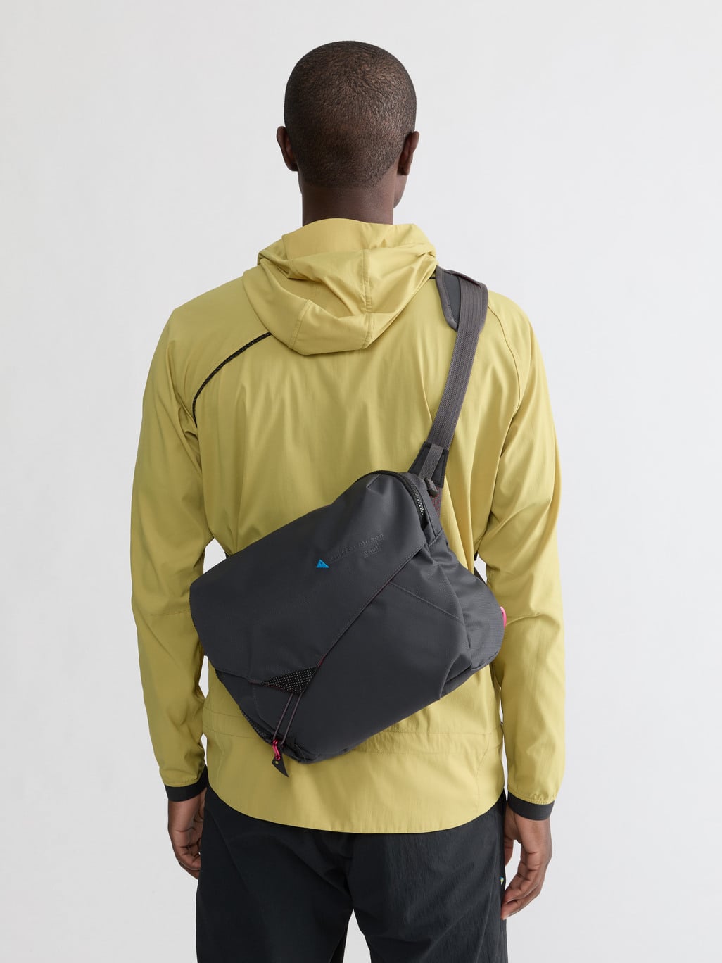 Image 3 for product Gaut Messenger Bag 8L