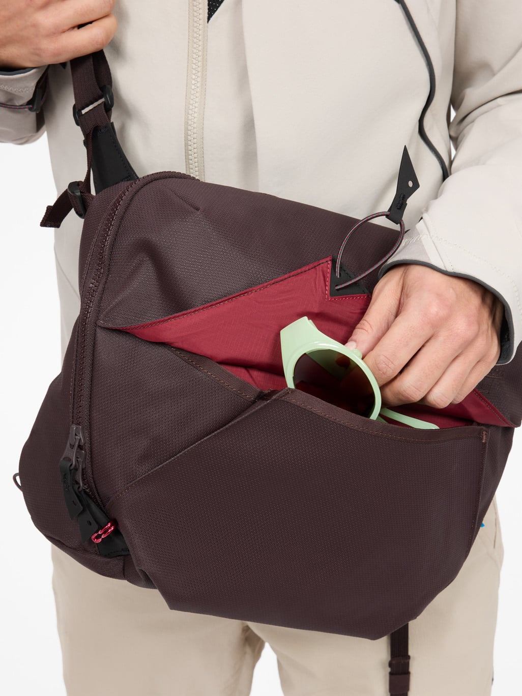 Image 6 for product Gaut Messenger Bag