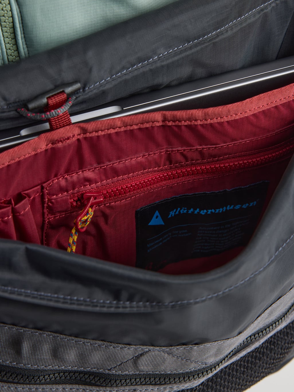 Image 4 for product Grid Messenger Bag 8L