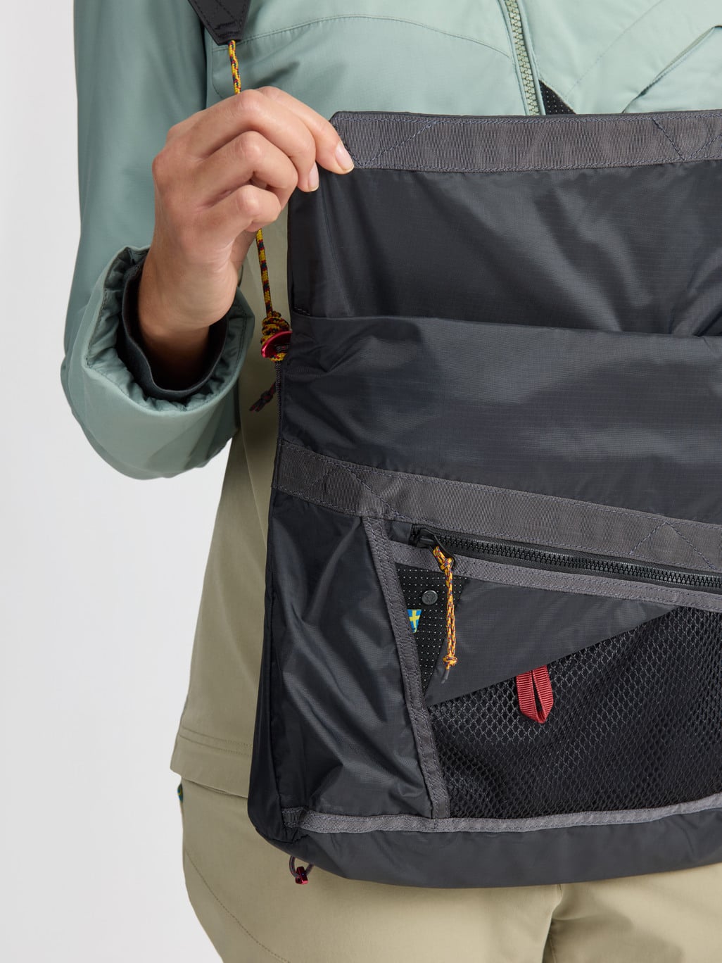 Image 3 for product Grid Messenger Bag 8L